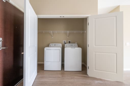 a washer and dryer in the laundry room of a manufactured home