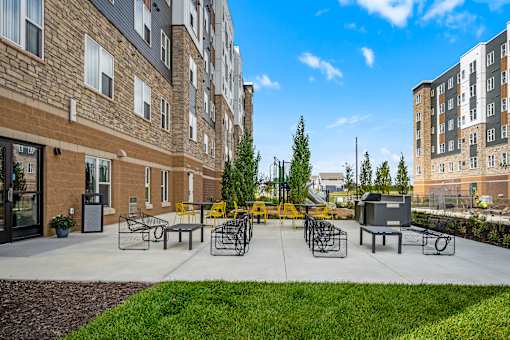 Courtyard Grill And Patio at Decatur Landing I & II, Minnesota