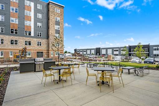 Outdoor Patio And Grill at Decatur Landing I & II, Brooklyn Park, MN 55445