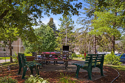 a picnic area with benches and tables in a park at Heritage Hills Apartments, Minnesota, 55437