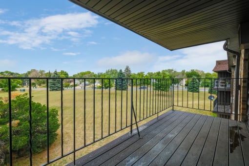 additional photo for property listing at chic digs with room to stretch out in the village 22 car