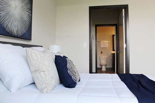 Spacious Bedrooms with en Suite Bathrooms at The Shoreham, St. Louis Park, MN 55416