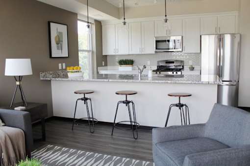 Sprawling Layouts at The Shoreham, St. Louis Park, MN