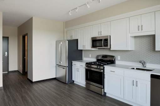 Fully Organised Kitchen at The Shoreham, St. Louis Park, MN