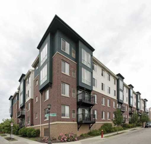 Elegant Exterior View at Joseph's Pointe at Upper Landing Apartments, St. Paul, MN