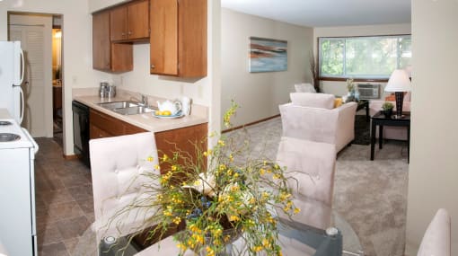 2416 Blaisdell apartments uptown dining