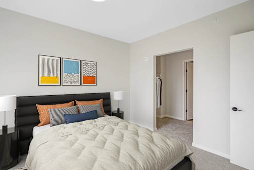 Beautiful Bright Bedroom at Peregrine Apartments, Minneapolis, 55411
