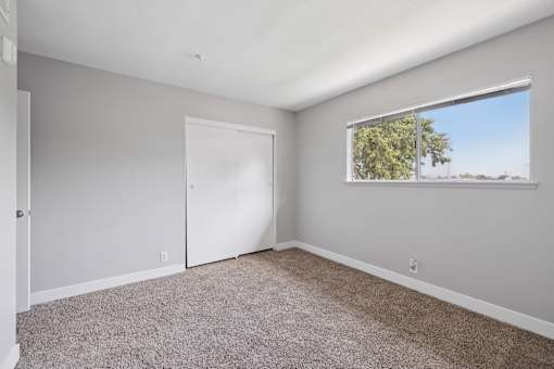 Room with Carpeted floor at Ocean Villas Apartments, California, 93033