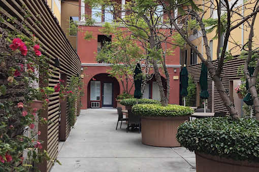 A Courtyard With a Table at Atrium Garden Apartment Homes, LLC, San Jose, 95112