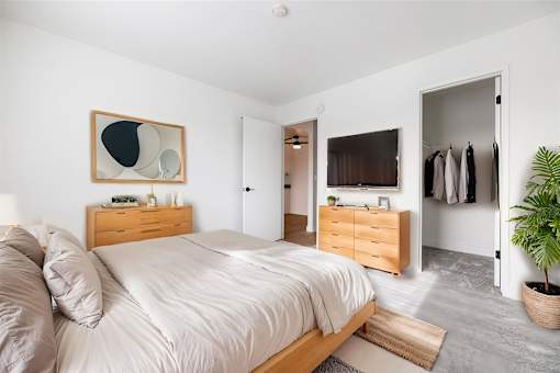 Bedroom With TV at Summerhill Place Apartments, Union City