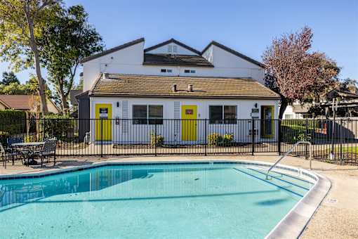 Sparkling Pool at Summerhill Place Apartments, California