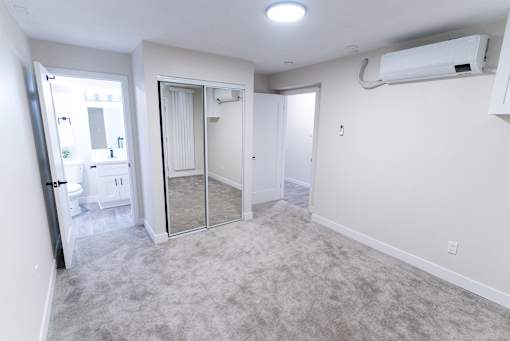 empty living room at The Flats on Addison, Sherman Oaks, CA 91423