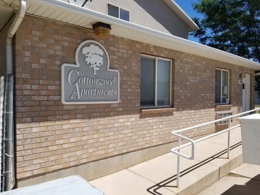 Cottonwood Sign