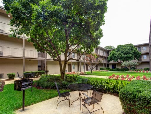 Canterbury Apartment Homes, Tuscaloosa, AL, Courtyard