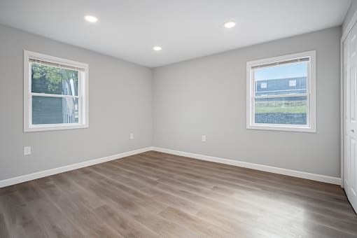 Vacant Bedroom at Palisades Apartments, Kansas City