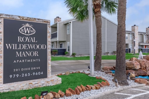 Signage at Royal Wildewood Manor Apartments, Clute, Texas