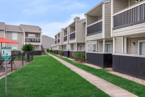 Building area view1 at Royal Wildewood Manor Apartments, Texas