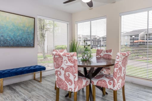 Dining at Royal Wildewood Manor Apartments, Clute, TX