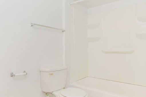 Oval Tub at Castlewood Apartments, Texas
