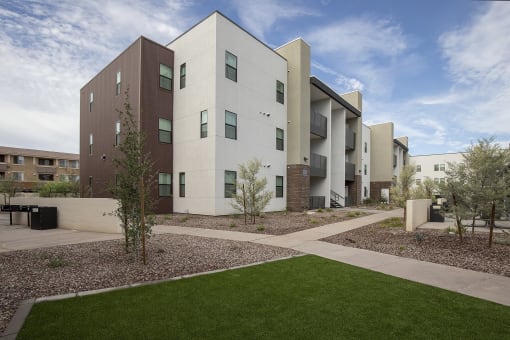 Exterior Building and grass area of New Frontier Apartments in Phoenix Arizona