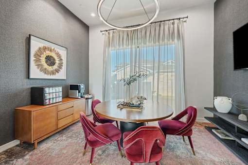 Dining room with round table at Edge and Stone, San Antonio, TX