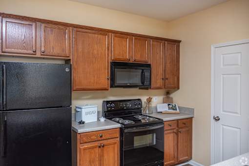Kitchen With Ample Storage at Mill Creek Run Apartments, Macon, 31216