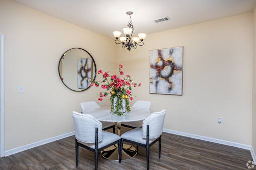 Home-Like Dining at Mill Creek Run Apartments, Macon, GA