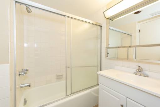 Almar Arms Bathroom