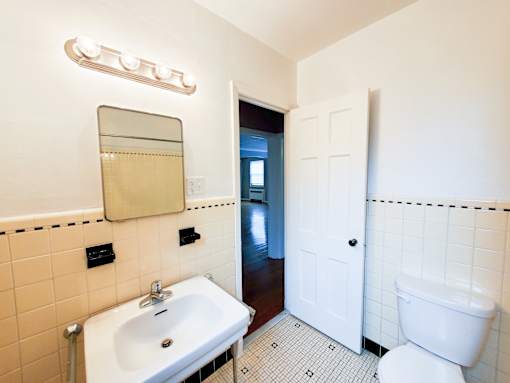 Parkway Manor Bathroom