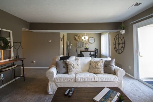 This is a photo of the living room in the 950 square foor, 2 bedroom apartment at Deer Hill Apartments in Cincinnati, OH.