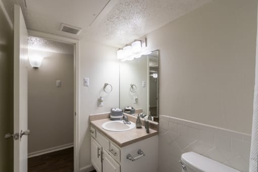 Luxurious Bathroom at Princeton Court, Dallas