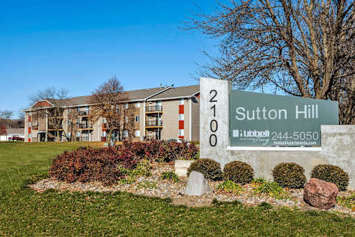 the building where the hotel is located at Sutton Hill Apartments, Des Moines, IA, 50320