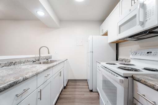 Fully Furnished Kitchen at Bristol Ridge, Urbandale, Iowa