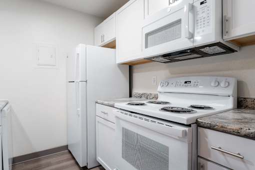 White Kitchen at Bristol Ridge, Urbandale