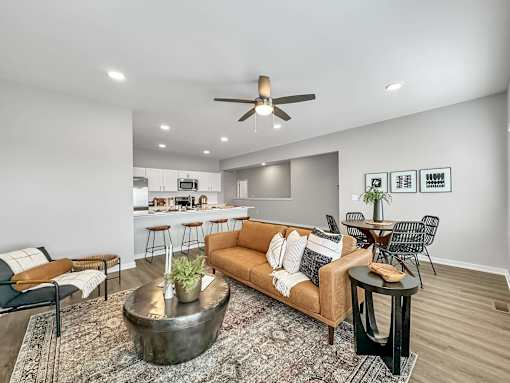 Living at Rialto Townhomes Apartments, Waukee, IA