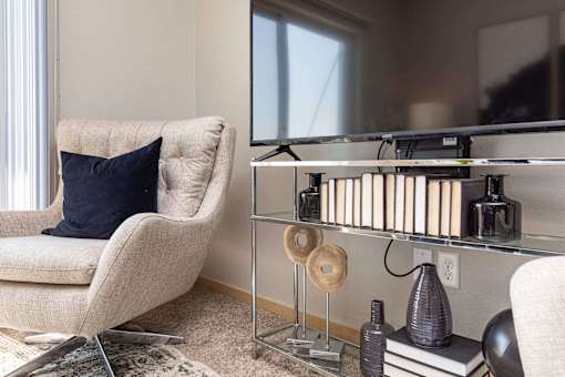 Reading Area at Lake Shore Apartments, Iowa