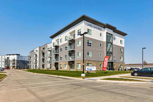 Exterior View at Lake Shore Apartments, Iowa