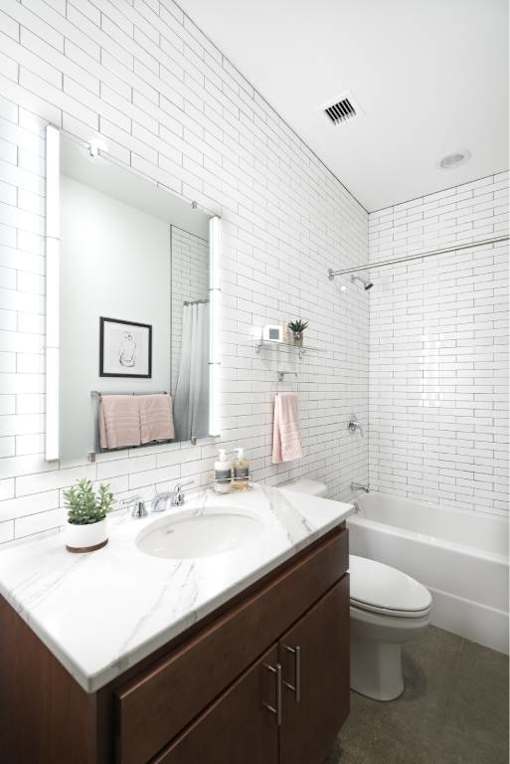 Large Soaking Tub In Bathroom at Clemens Building, Iowa , 50309