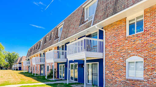 Building View at The Hampton Meadows Apartments,Des Moines