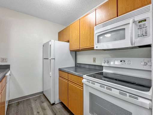 Fully Equipped Kitchen at Hamlet Apartments, West Des Moines