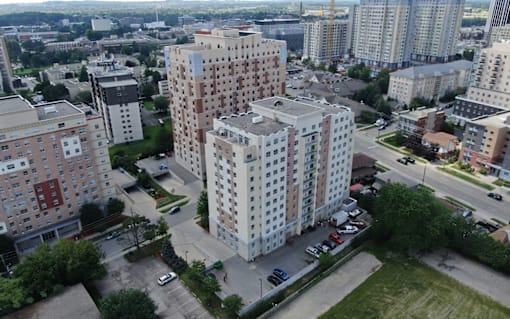 A large apartment complex sits in the middle of a city.
