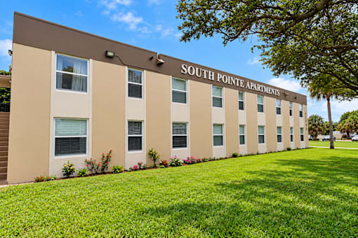 A building with the words South Pointe Apartments on it.