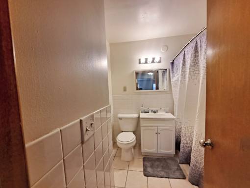 1797 Stillwater Apartments St. Paul, Minnesota Bathroom