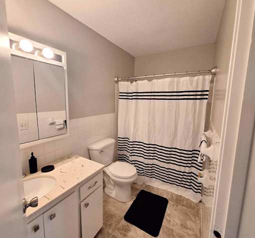 Brewster Place Apartments Saint Paul, MN bathroom