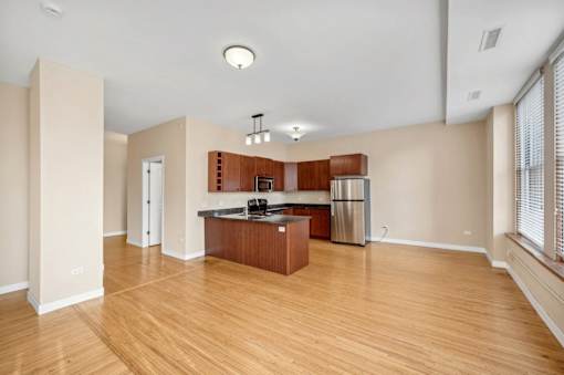 the preserve at ballantyne commons apartment living room and kitchen