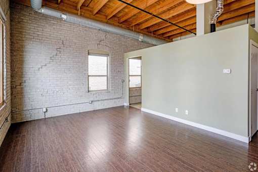 La Pompadour, Minneapolis, Minnesota