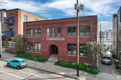 La Pompadour, Minneapolis, Minnesota