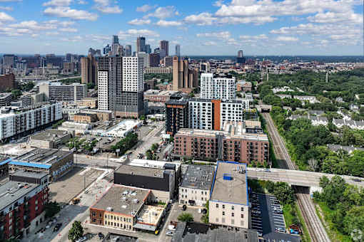 La Pompadour, Minneapolis, Minnesota
