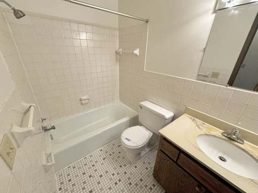 956 Place Apartments Forest Lake, Minnesota Bathroom