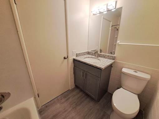 Corinthian Apartments Richfield, MN Bathroom